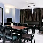 Leisure Cove Hotel And Apartments